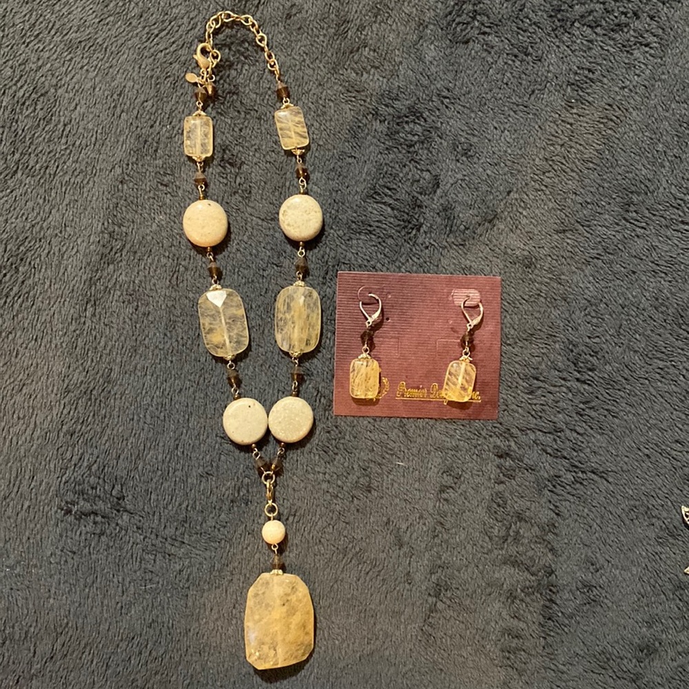 Premier Designs necklace and earrings set.